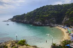 L'isola di San Domino è la più popolata delle Tremiti. Qui siamo a Cala delle Arene, la principale spiaggia di sabbia dell'isola.