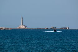 Isola di Sant'Andrea con il faro di Gallipoli in Puglia, alto 45 metri