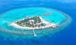 Un'isola-resort di un atollo dell'arcipelago ...