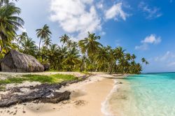 Isole San Blas, Panama. Il suggestivo scorcio fotografico di un'isola dell'arcipelago panamense situato a est del canale di Panama.
