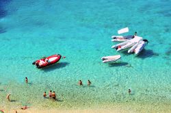 Sembra di essere ai Caraibi, invece siamo nel Mare Adriatico: le Isole Tremiti sono un vero paradiso naturale della Puglia.