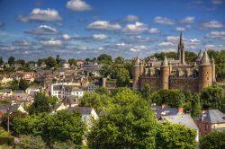 Josselin, città della Bretagna nota per il suo maniero affacciato sull'Oust (Francia).
