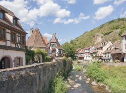 La cittadina di Kaysersberg si trova nella valle del fiume Weiss, all'ingresso delle valli di Lapoutroie e Orbey, nel cuore del dipartimento dell'Alto Reno, in Alsazia - foto © ...