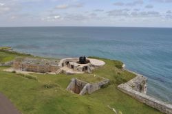 King's Wharf, Bermuda, visto dall'alto. E' il principale porto di Bermuda; situato sulla punta occidentale dell'isola, è noto anche con il nome di Royal Naval Dockyard. ...