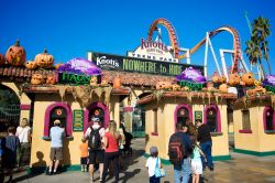 Knott's Berry Farm durante il periodo di Halloween, uno dei tanti parchi a tema di Anaheim in California - © LunaseeStudios / Shutterstock.com 