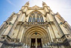 La facciata di Knox Church a Dunedin, Nuova Zelanda. La sua costruzione è iniziata nel 1872 - © Nui Rattapon / Shutterstock.com