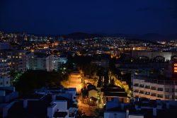 Kusadasi by night, Turchia - Una bella immagine notturna della città turca, meta irrinunciabile nell'offerta turistica del paese © Volker Rauch / Shutterstock.com