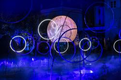 L'acqua, la luce e la luna, installazione di Spectaculaires a Bressanone - © Pierluigi Orler / www.brixen.org