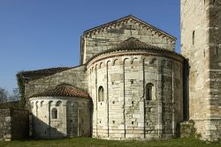 L'architettura romanica della chiesa di San Pancrazio, monumento del 12° secolo a Montichiari (Lombardia).
