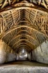 L'interno del Tithe Barn a Shaftesbury, Dorset, Inghilterra. Costruito agli inizi del XIV° secolo come parte aggiuntiva della fattoria appartenente all'abbazia di Shaftesbury, in ...