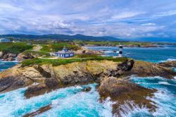 L'isola Pancha e il faro di Ribadeo in Galizia, costa nord-occidentale della Spagna