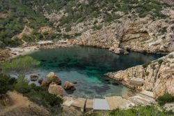 L'isolata cala di Es Portitxol a Ibiza, Isole Baleari. 