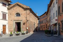 L'Oratorio di San Sebastiano e San Rocco in Piazza Bonaparte nel centro storico di San Miniato in Toscana