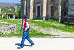 L'unico abitante di Roscigno Vecchia : Giuseppe Spagnuolo vive da solo nel borgo antico della Campania - © Gimas / Shutterstock.com