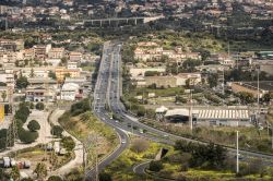 L'uscita di Misterbianco lungo la E45, siamo in provincia di Catania in Sicilia - © rosarioscalia / Shutterstock.com