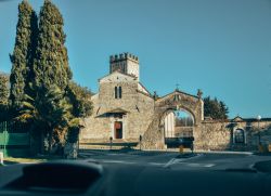 La Badia di San Pietro sulla via Francigena a Camaiore in Toscana