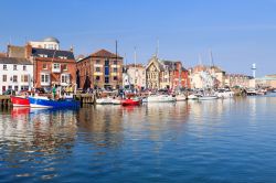 La baia del porto di Weymouth in Inghilterra, sul Canale della Manica, Dorset