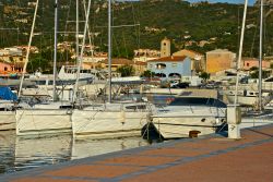 La baia della marina di cannigione nel nord della Sardegna, siamo in Gallura