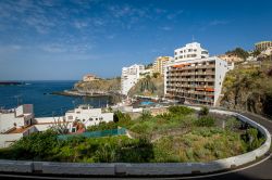 La baia della spiaggia di San Marco con resort e albeghi, Icod de los Vinos (Tenerife).
