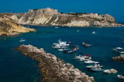 La baia dell'Isola di San Domino alle Tremiti - © Buffy1982 / Shutterstock.com