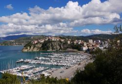 La baia di Agropoli, la porta del CIlento, meta ideale per una vacanza in Camper.