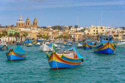 La baia di Marsaxlokk, arcipelago di Malta, mar Mediterraneo