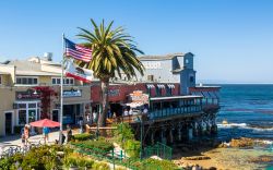 La Baia di Monterey in California, lungo la costa del Pacifico a sud di San Francisco - © Toms Auzins / Shutterstock.com