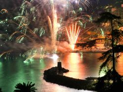 La baia di Recco durante la Sagra del Fuoco alla fine dell'estate, Liguria