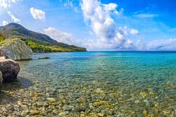 La baia di Trentova ad ovest di Agropoli, penisola del Cilento in Campania. E' famosa per le sue acque limpide, ideali per praticare lo snorkeling.