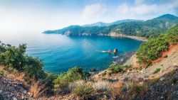 La baia selvaggia nei pressi del villaggio di Tekirova, distretto di Kemer, Turchia.

