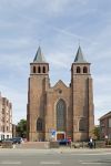 La basilica con due campanili di St. Walburga a Arnhem (Olanda) - © Ronald Wilfred Jansen / Shutterstock.com