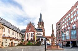 La basilica dei santi Pietro e Alessandro nel cuore di Aschaffenburg, Germania. Fondata nel 974 da Ottone di Baviera, venne ingrandita nel XIII° secolo.
