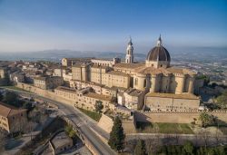 La Basilica della Santa Casa di Loreto nelle Marche, meta di Pellegrinaggi da tutta Italia