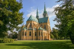 La basilica di San Stanislao Kostka a Lodz, vista dal retro, Polonia. A progettarla è stato l'architetto Emil Zillmann.
