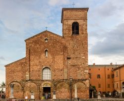 La Basilica di San Vicinio a Sarsina in Emilia Romagna con i suoi caratteristici mattoni rossi.