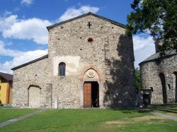 La Basilica di San Vincenzo a Galliano: è il monumento storico più importante di Cantù, fondata aoltre 1000 anni fa, più esattamente nel 1007.