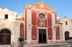 La Basilica di Sant'Antioco Martire è una chiesa bizantina: siamo nel borgo dell'omonima isola di Sant'Antioco in Sardegna
