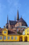 La bella cattedrale di Roskilde, Danimarca. Appartenente alla chiesa luterana, questo edificio religioso gotico è stato il primo ad essere costruito in mattoni contribuendo così ...