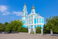 La bella chiesa ortodossa dell'Ascensione di Cristo a Ekaterinburg, Russia. Realizzata in stile tardo barocco, quest'edificio religioso è anche uno dei più antichi della ...