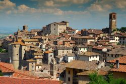 La bella cittadina medievale di Anghiari, Toscana - © Dan74 / Shutterstock.com