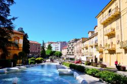 La bella cittadina piemontese di Acqui Terme. Famosa per i suoi monumenti e luoghi di culto, Acqui è nota anche per alcuni prodotti gastronomici fra cui tartufo, funghi, vini e dolci.



 ...