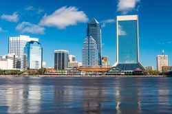 La bella Skyline di Jacksonville in primavera, costa est della Florida