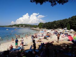 La bella spiaggia  di Ambrela vicino a Pola in Istria, Croazia - ©  Silverije / wikipedia