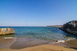 La bella spiaggia a sud di Marzamemi, Sicilia - E' un tratto di costa decisamente suggestivo con  grandi spiagge e piccole insenature quello che caratterizza questa località ...