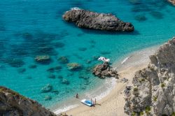 La bella spiaggia di Praia i Focu a Capo Vaticano, comune di Ricadi, Calabria - © SergioFabbri52 / Shutterstock.com