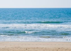 La bella spiaggia di Torre Paola a Sabaudia, appena ad ovest del Monte Circeo