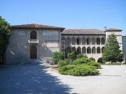 La bella Villa Spinola a Bussolengo in provincia di Verona (Veneto) - © Adert, CC BY-SA 4.0, Wikipedia