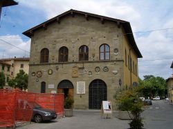 La biblioteca comunale di Borgo San Lorenzo - © Vladimir Menkov - CC BY-SA 3.0, Wikipedia