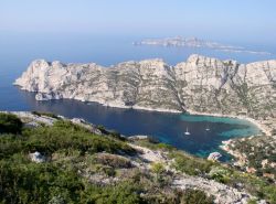 La  Calanque de Sormiou si trova a sud della città di Marsiglia in Provenza - © www.marseille-tourisme.com