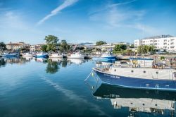 La Caletta, riflessi sulla marina di Siniscola - © AlePana / Shutterstock.com